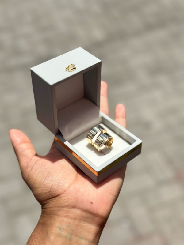 Par de alianças em ouro 18k - 14g detalhadas